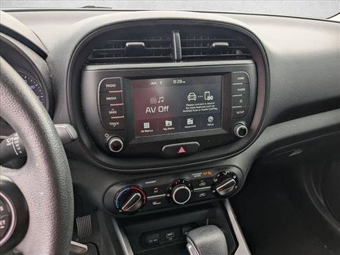 Used 2020 Kia Soul LX FWD image 12