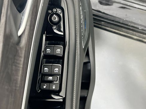 Used 2022 Jeep Grand Cherokee Overland w/ Luxury Tech Group IV image 18