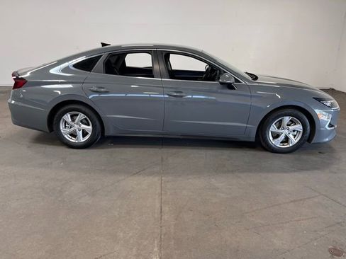 Used 2021 Hyundai Sonata SE w/ Cargo Package image 2