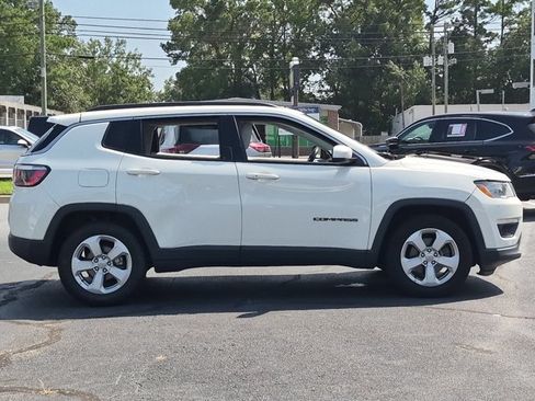 Used 2019 Jeep Compass Latitude FWD image 4