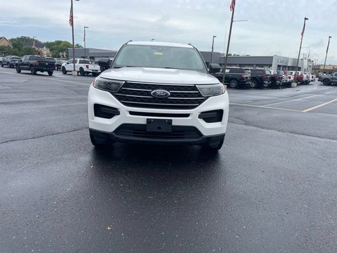 Used 2022 Ford Explorer XLT AWD/4WD image 2