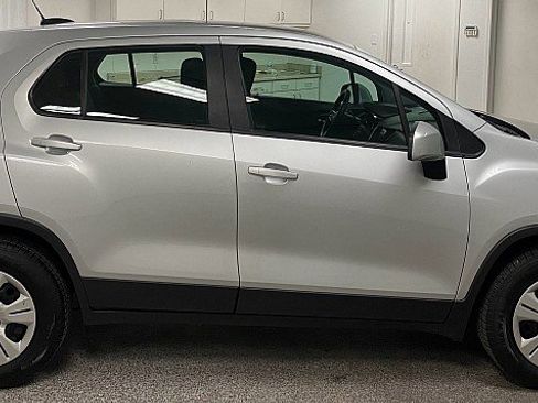 Used 2018 Chevrolet Trax LS image 4