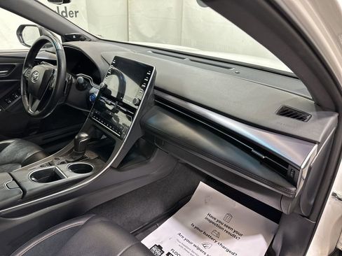 Used 2022 Toyota Avalon XSE image 13