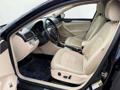 Used 2019 Volkswagen Passat 2.0T Wolfsburg w/ Wheels & Sunroof Package image 11
