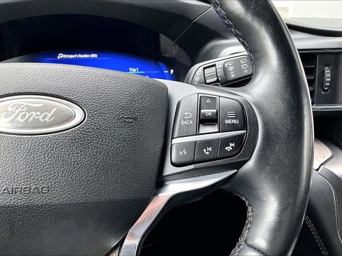 Used 2020 Ford Explorer Platinum w/ Premium Technology Package image 19