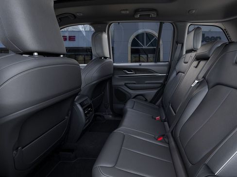 New 2025 Jeep Grand Cherokee Limited w/ Luxury Tech Group II AWD/4WD image 25