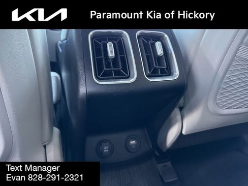 Used 2023 Kia Sorento S w/ Panoramic Sunroof Package image 16
