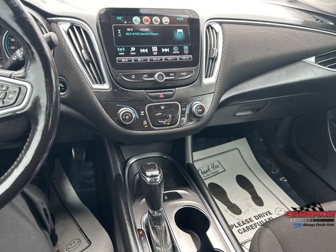 Used 2018 Chevrolet Malibu LT image 18