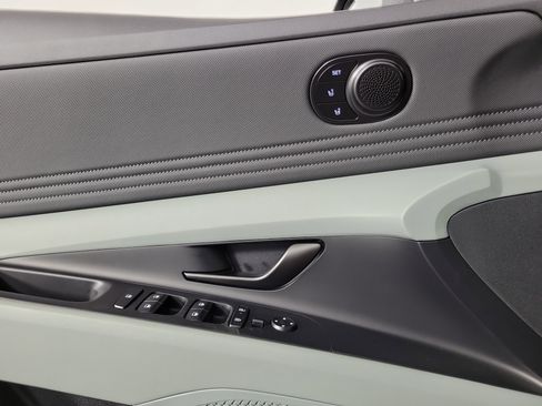 New 2025 Hyundai Elantra Limited image 23