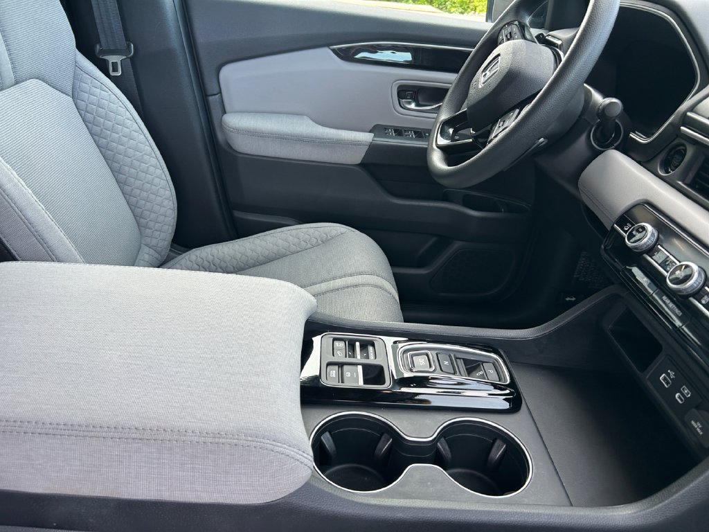Used 2024 Honda Pilot LX image 17