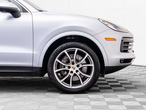 Used 2023 Porsche Cayenne AWD/4WD image 38