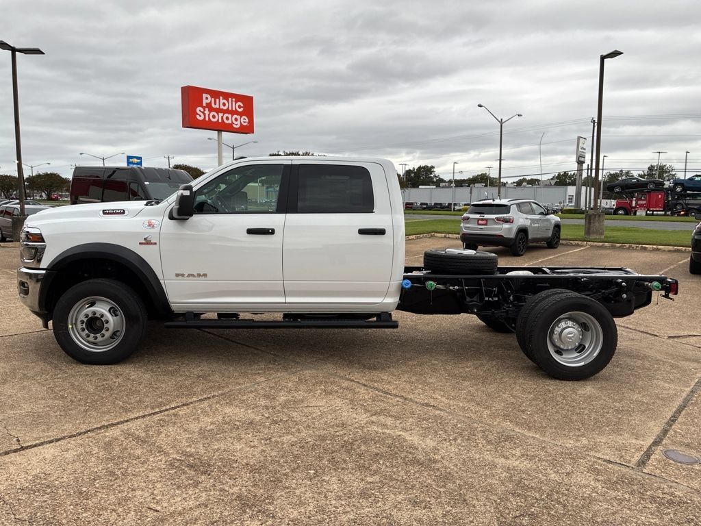 New 2026 RAM 4500 4x4 Crew Cab DRW image 2