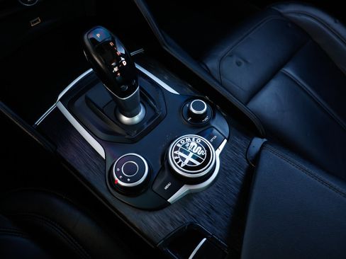 Used 2019 Alfa Romeo Giulia w/ Quick Order Package 22K Sport image 37