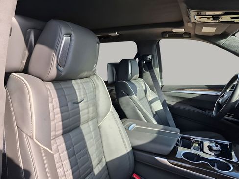 New 2026 Cadillac Escalade ESV Platinum Sport w/ LPO, ONYX Package image 9