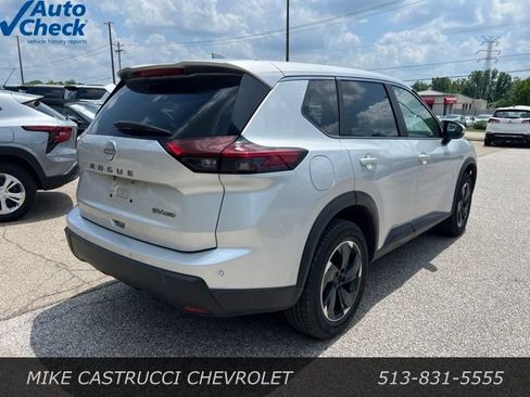 Used 2024 Nissan Rogue SV AWD/4WD image 3