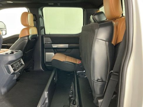 Used 2024 Ford F450 Platinum w/ FX4 Off-Road Package image 32