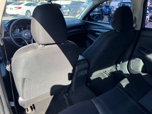 Used 2024 Nissan Sentra SV FWD image 18
