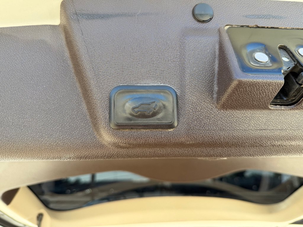 Used 2013 Buick Enclave Premium FWD image 24