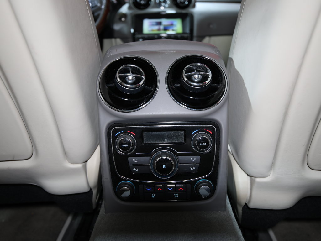 Used 2017 Jaguar XJ L Portfolio RWD image 15