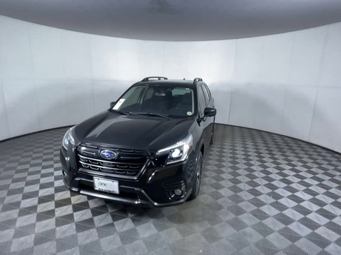 Used 2023 Subaru Forester Premium image 3