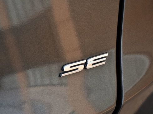 Used 2017 Ford Fusion Energi SE image 10