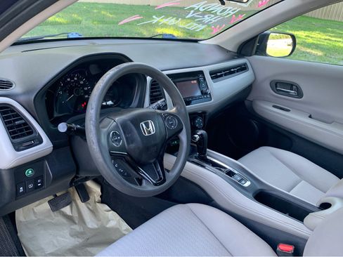 Used 2017 Honda HR-V LX image 12