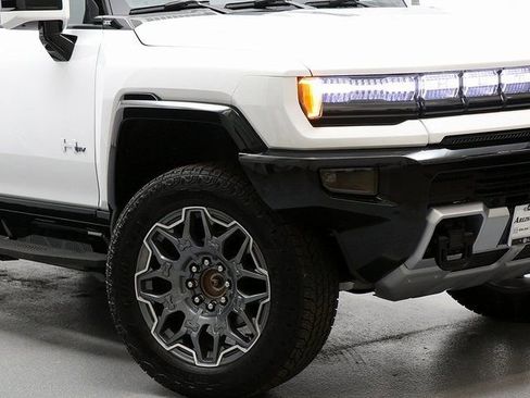 New 2025 GMC Hummer EV 3X image 3