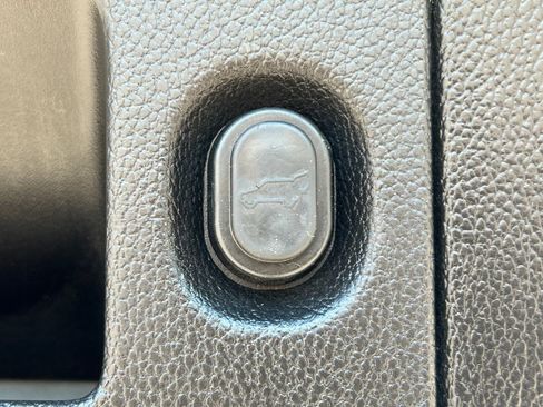 Used 2019 Cadillac Escalade ESV Luxury image 34