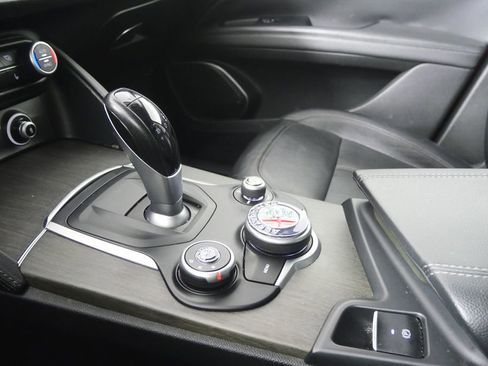Used 2018 Alfa Romeo Stelvio Ti w/ Convenience Package image 24