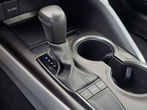Used 2024 Toyota Camry SE image 25
