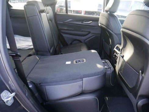 New 2025 Jeep Grand Cherokee Altitude image 12