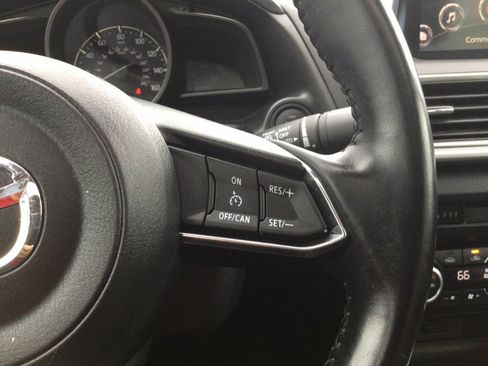 Used 2018 MAZDA MAZDA3 Touring FWD image 28