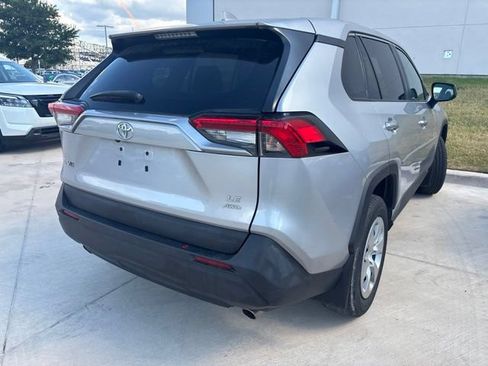 Used 2022 Toyota RAV4 LE AWD/4WD image 3