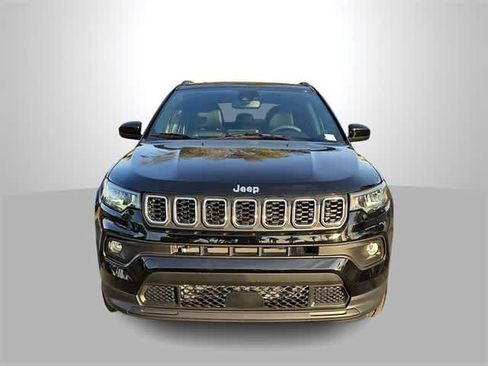 Used 2025 Jeep Compass Latitude image 3