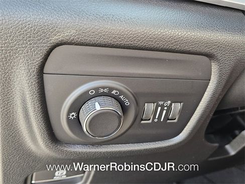 New 2025 Jeep Grand Cherokee L Laredo image 25