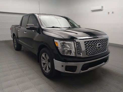 Used 2018 Nissan Titan SV w/ SV Convenience Package image 13