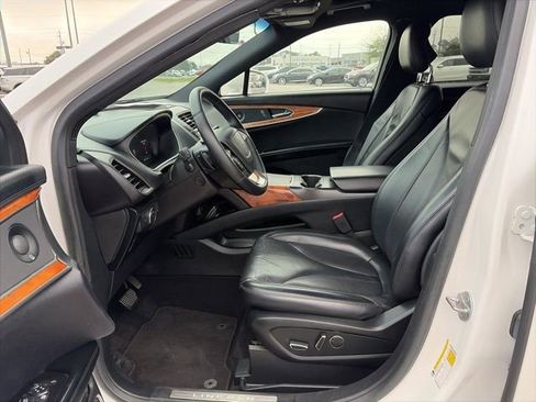 Used 2019 Lincoln Nautilus Select w/ Class II Trailer Tow Package image 9