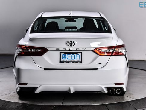 Used 2020 Toyota Camry SE image 5