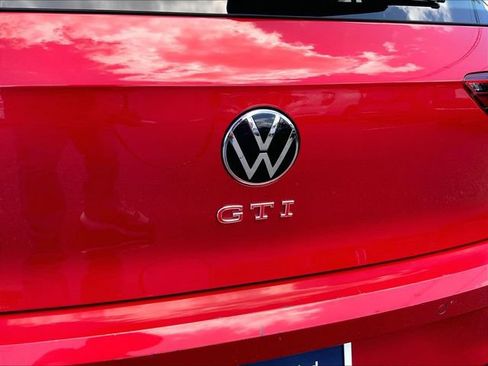 Used 2022 Volkswagen GTI SE FWD image 18