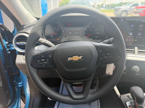 New 2026 Chevrolet Trax LS w/ LS Convenience Package FWD image 17