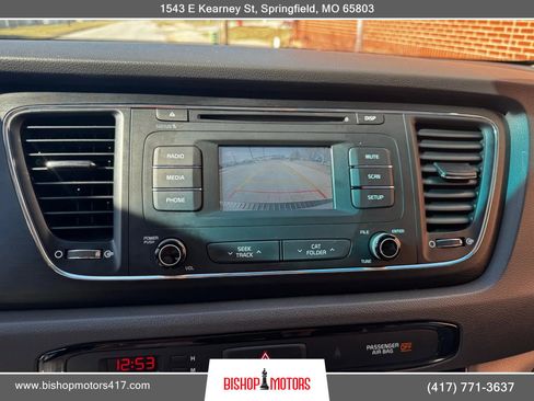 Used 2017 Kia Sedona LX image 34