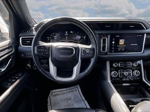 Used 2022 GMC Yukon XL Denali w/ Advanced Technology Package AWD/4WD image 7