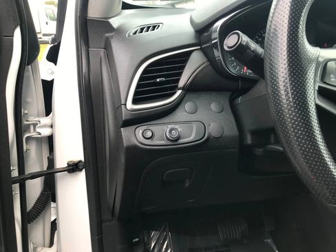 Used 2020 Chevrolet Trax LT image 12