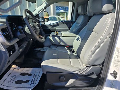 Used 2024 Ford F550 4x4 Regular Cab Super Duty image 10