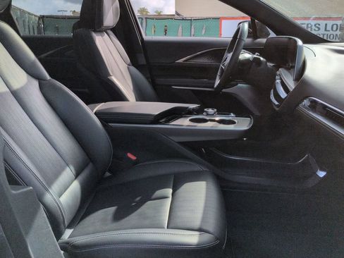 Used 2023 Cadillac Lyriq 2WD image 30