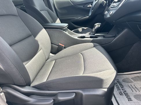 Used 2025 Chevrolet Malibu LT image 13