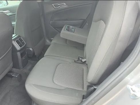 Used 2023 Kia Sportage LX AWD/4WD image 6