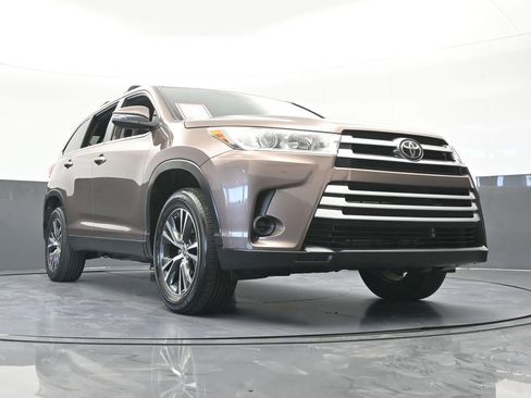 Used 2019 Toyota Highlander LE FWD image 61