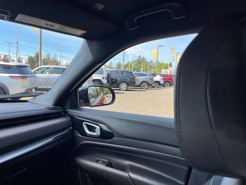 Used 2025 Jeep Compass Trailhawk AWD/4WD image 35