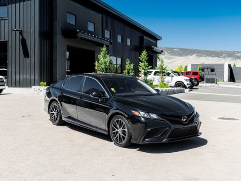 Used 2022 Toyota Camry SE w/ Convenience Package FWD image 7